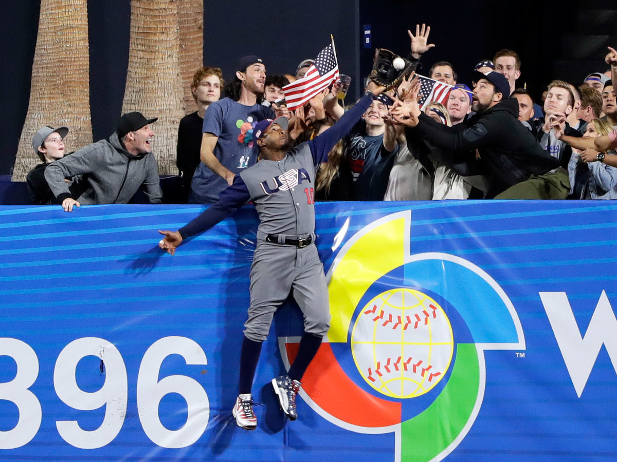 adam-jones-wbc-catch-bull-ap2.jpg